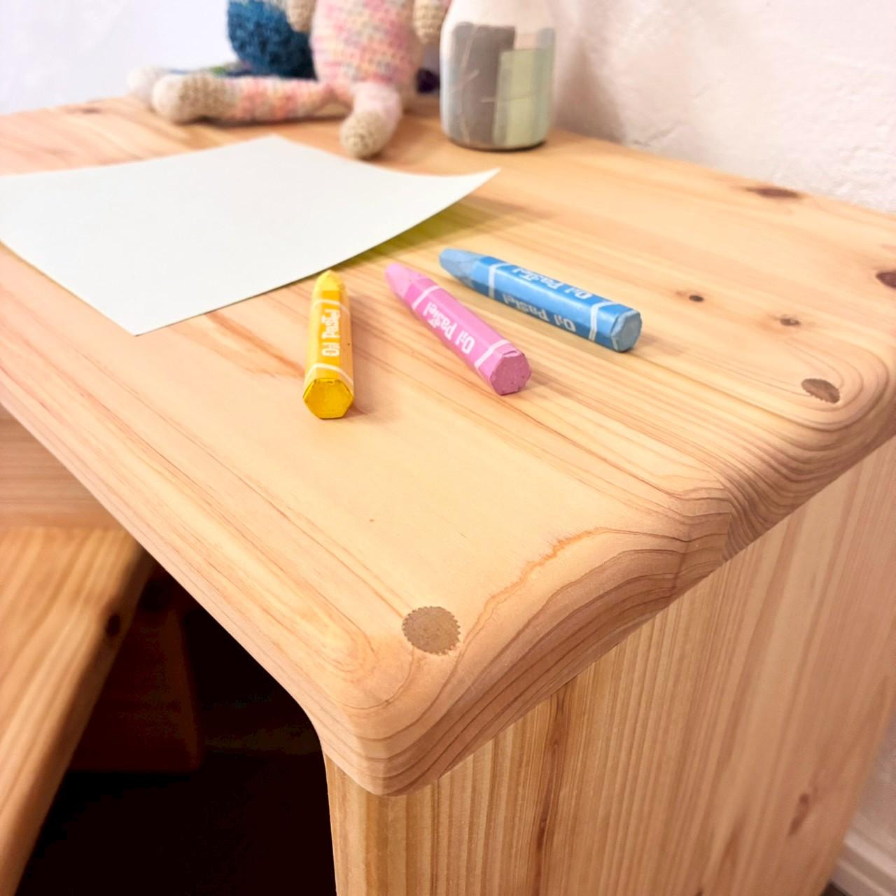 【全ての角が丸い】成長に合わせて使える子供椅子＆机セット　国産ヒノキの無垢材　オイル仕上げ　変化椅子　子供机　踏み台 | 6枚目